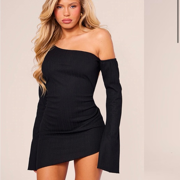 PrettyLittleThing Dresses & Skirts - PrettyLittleThing Elegant Black Asymmetrical Dress